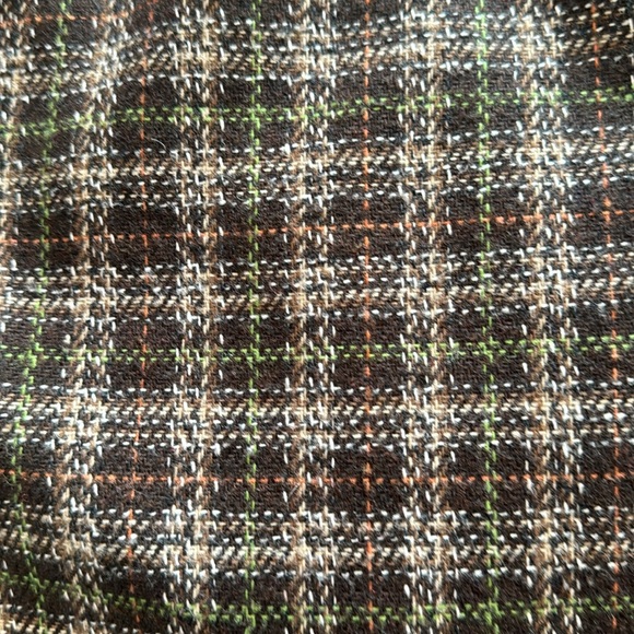 Tweed skirt with back zip closure.Perfect for fall with a cozy sweater and boots - Picture 5 of 5